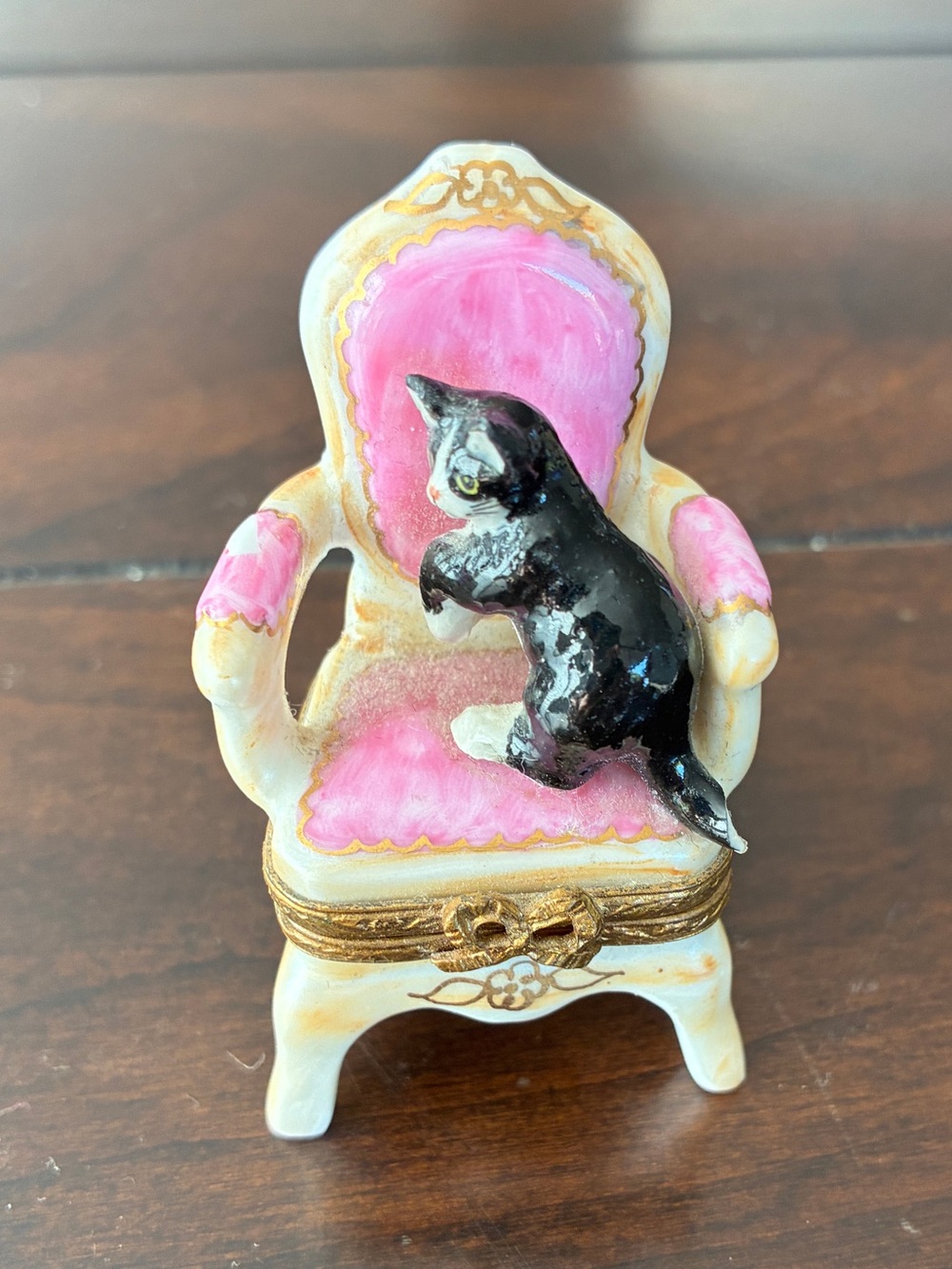 Authentic Limoges Box Black Cat On Pink Chair  Peint Main France
